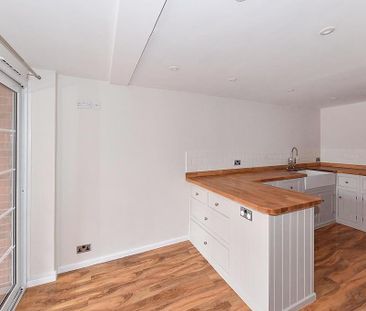 3 bedroom terraced house to rent - Photo 3