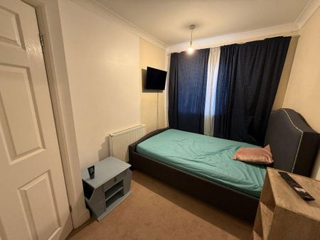 3 bedroom maisonette to rent - Photo 3