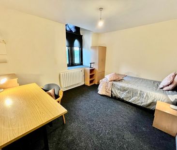 8 Bed Flat, Hanover Street, S3 - Photo 6