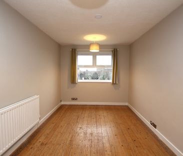 3 Bedroom Maisonette, Chester - Photo 2