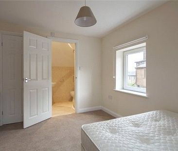 4 Highfields, Huddersfield, HD1 - Photo 2