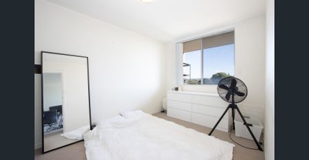1 BEDROOM APARTMENT WITH CITY VIEWS - Photo 4