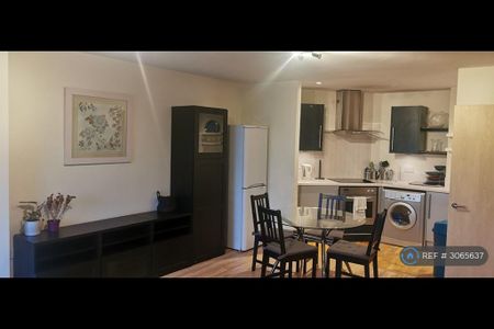 2 bedroom flat to rent - Photo 3