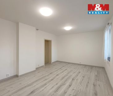 Pronájem bytu 2+1 40 m², V. Burgra 328, Kladno - Fotografie 5