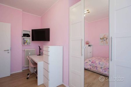 Stanza in appartamento di 100 m² a Milano - Photo 5