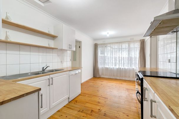 3-Bedroom Family Home in Prime Frankston Location - Photo 1