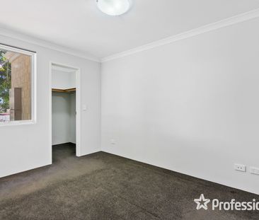Street Front Villa! - Photo 4