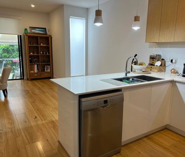 Stylish Low-maintenance Townhouse - Photo 3