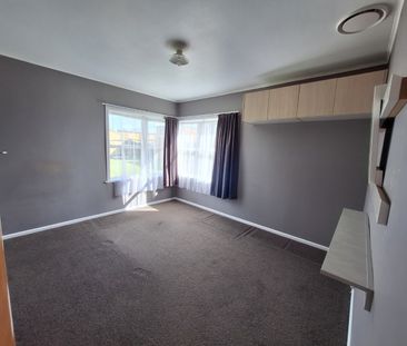 Family home with a big yard! - Photo 5