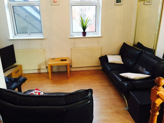 2 Bed Flat, London, N3 - Photo 1