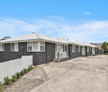 Stylishly renovated coastal retreat - Photo 4