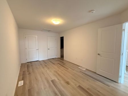 For Lease - 461 BLACKBURN Drive Unit# 96, Brantford, Ontario - Photo 3
