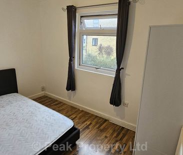 Room 5 - Queens Road, Southend On Sea - Photo 4