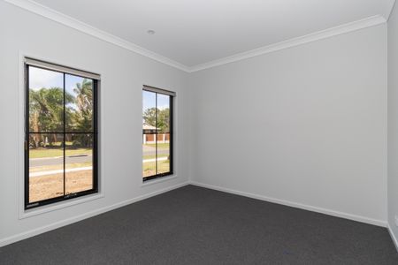 NEW HOME WITH SOLAR & ELECTRIC CAR CHARGER - Photo 4