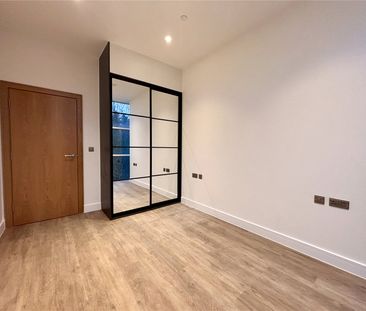 Roop House, Fleet, Hampshire, GU51 - Photo 5