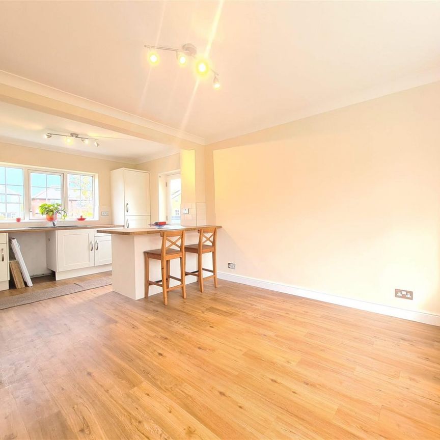 4 bedroom House To Let Total Size: 1130 SQ FT - Photo 1