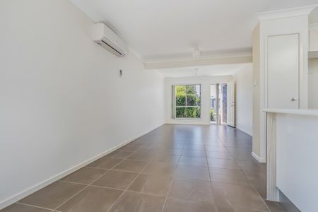 Townhouse for rent - Photo 3