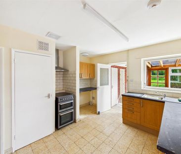 3 bedroom detached bungalow to rent - Photo 6