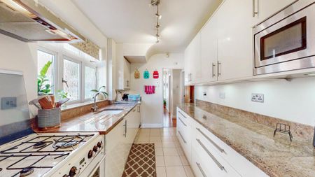 3 bedroom semi-detached house to rent - Photo 2