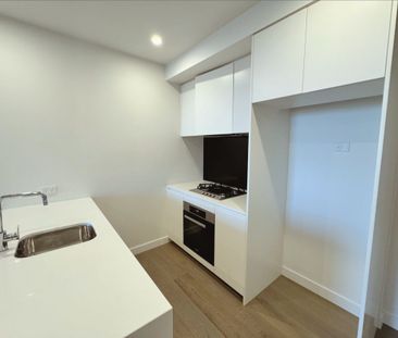 Stylish 2-Bedroom Apartment in the Heart of Malvern East - Photo 6