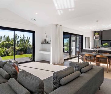 Luxurious Living - Photo 1