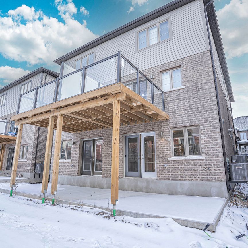 For Lease - 205 West Oak Trail Unit# 32, Kitchener, Ontario - Photo 1