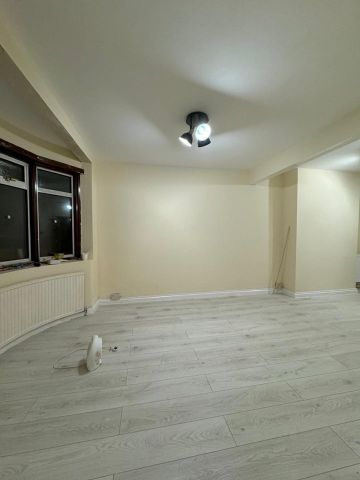 4 Bed Semi-Detached House, Windsor Road, HA3 - Photo 2