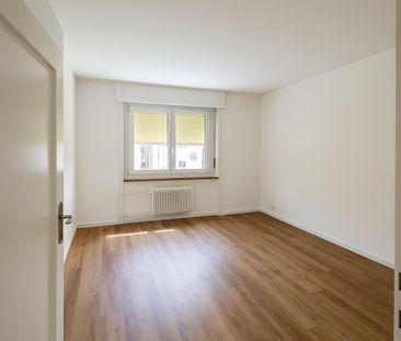 Magnifique appartement entièrement rénové de 4.5 pièces avec balcon - Photo 2