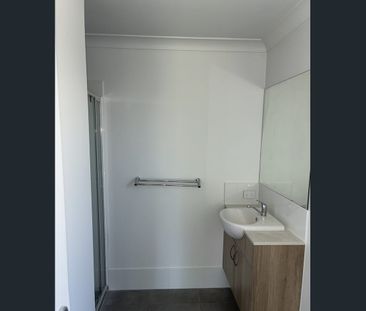 Modern Three Bedroom Duplex in Pimpama - Photo 6