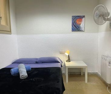 Carrer de Mallorca, Barcelona, Catalonia - Photo 2