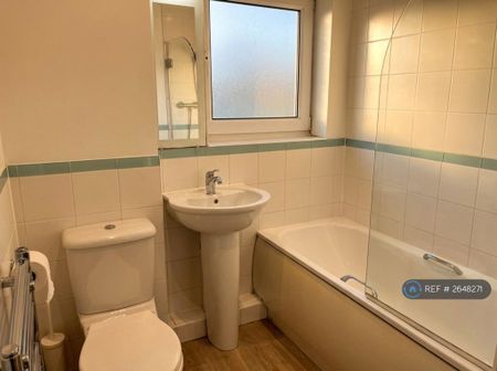 2 bedroom flat to rent - Photo 2