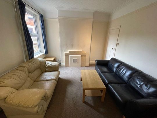 4 bedroom terraced house to rent - Photo 1
