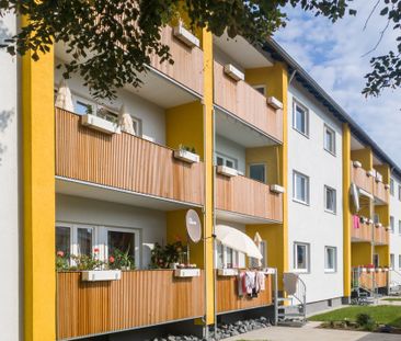 Zentrale Lage: Mit Design-Bodenbelag und sonniger Loggia - Photo 5