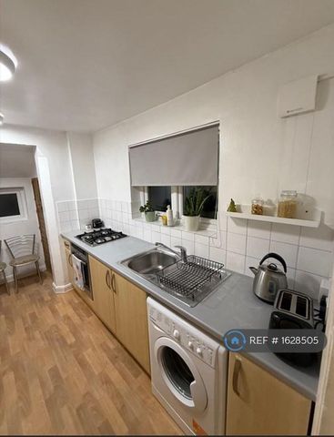 1 bedroom in a house share to rent - Photo 5