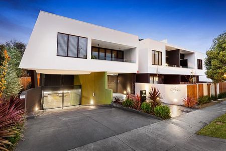 Thinking of selling? Contact our agent - Photo 2