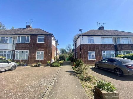 Lyndhurst Gardens, Enfield, EN1 - Photo 5