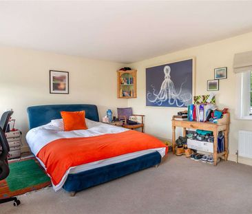 Character family home in a village setting - Photo 3