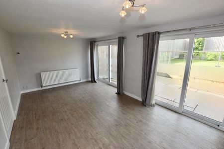 3 bedroom end of terrace house to rent - Photo 2