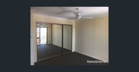Townhouse in Town!! - Photo 3