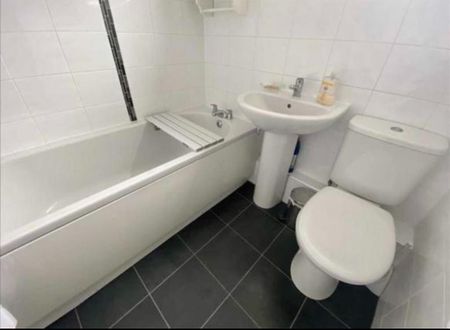 3 bedroom terraced house to rent - Photo 5