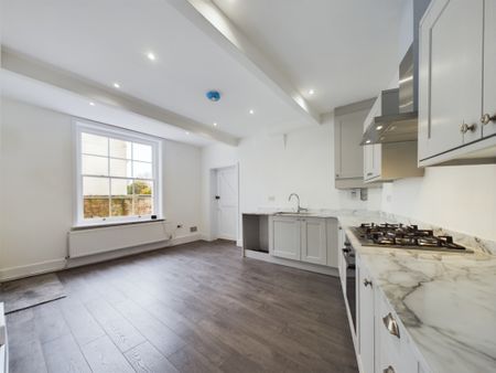4 Bedroom Detached House - Photo 5