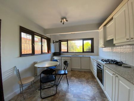 4 bedroom terraced house to rent - Photo 5