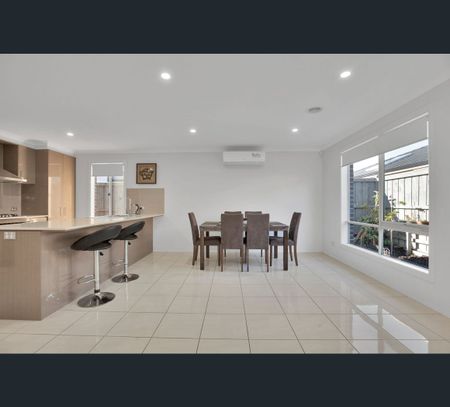 17 Rainford Crescent, Lyndhurst, Vic 3975 - Photo 3
