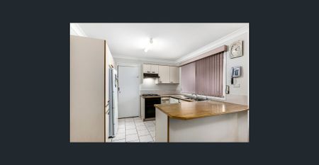 SPACIOUS FOUR BEDROOM HOME IN A PRIME LOCATION - Photo 5