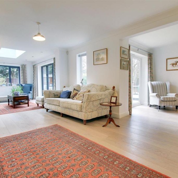 5 bedroom detached house to rent - Photo 1