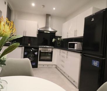 Room in a Shared House, Lower Broughton Road, M7 - Photo 3