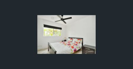 Spacious Unfurnished Apartment in Prime Location - Walk to the Beach - Photo 4