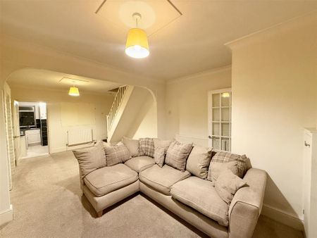 3 bedroom end of terrace house to rent - Photo 2