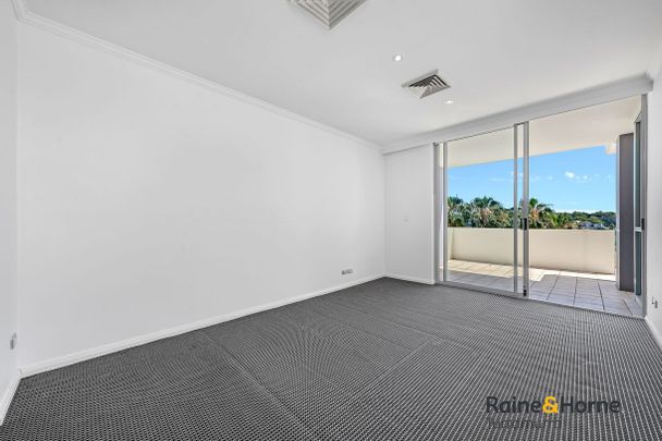 Breathtaking Water-View Luxury Apartment - Executive Living in Chiswick - Photo 1