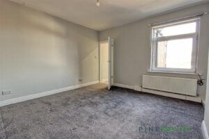 2 BEDROOM House - Semi-Detached - Photo 3